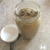 自制的奶油蘑菇汤储存在罐子里