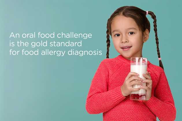 一个女孩拿着一杯牛奶的照片，上面写着口服食物挑战，这是食物过敏诊断的黄金标准。